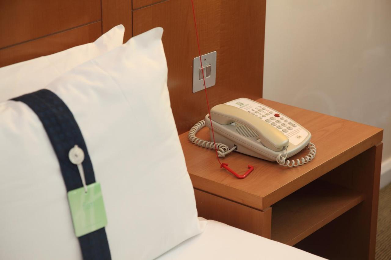 Holiday Inn London Brent Cross, An Ihg Hotel Εξωτερικό φωτογραφία