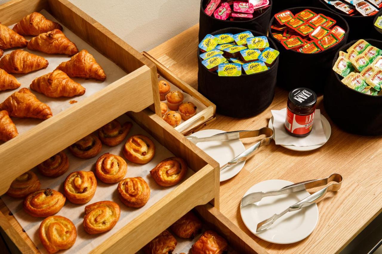Holiday Inn London Brent Cross, An Ihg Hotel Εξωτερικό φωτογραφία